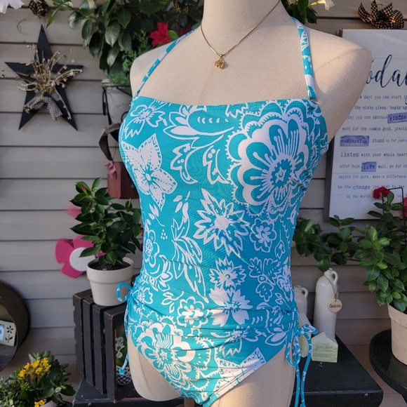 BEACH HOUSE ♡ Gorgeous Aqua Blue 'n White Strap(Less) Tie Back Adj Swimsuit 12 - Picture 11 of 17